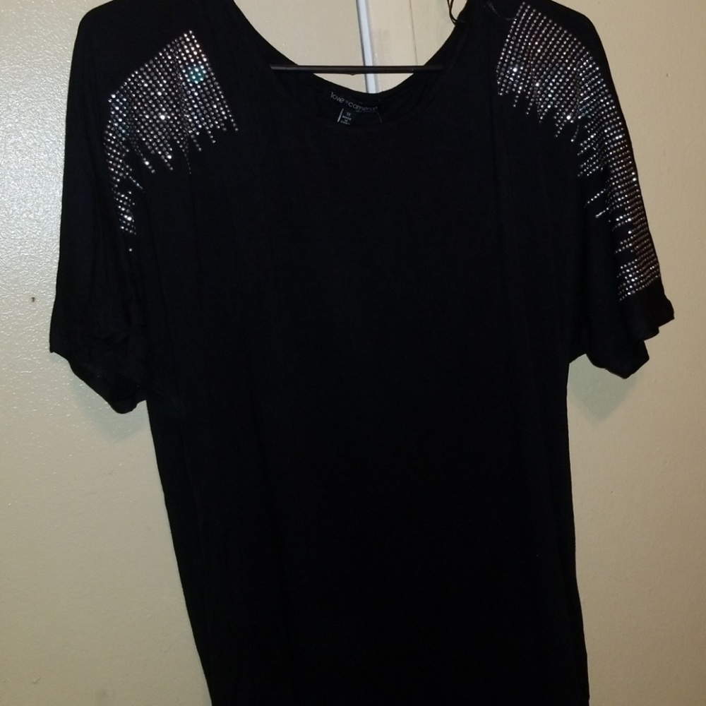 Black tshirt